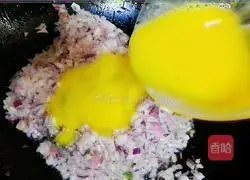 Illustration of how to make onion and duck egg fried rice 6