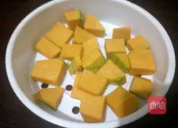 Illustration of how to make pumpkin dough cake 1