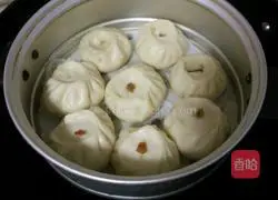 Illustration of how to make candied jujube buns and brown sugar buns 6