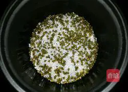 Illustration of how to make mung bean braised rice 4