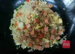 Illustration of how to make egg fried rice 9