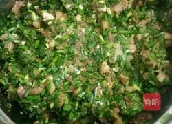 Illustration of how to make leek and shrimp dumplings 4