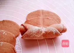 Illustration of how to make rose steamed buns 9