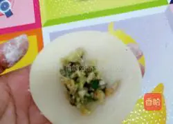 Illustration of how to make mushroom, egg white, vegetable and green onion dumplings 6