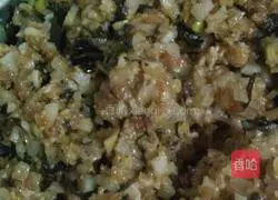 Illustration of how to make pork, fungus and radish dumplings 9