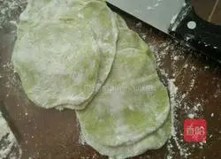 Illustration of how to make mugwort juice dumplings 4