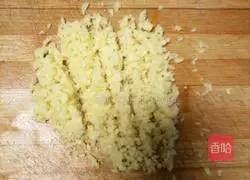 Illustration of how to make dumplings stuffed with pork and chives 2