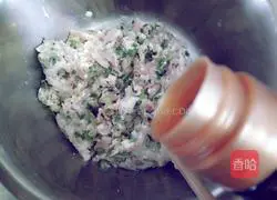 Illustration of how to make onion and pork wonton stuffing 5