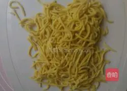 Illustration of how to make hand-rolled egg noodles 5