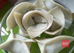 Illustration of how to make leek and pork dumplings 4