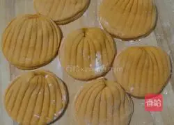 Illustration of how to make pumpkin shell steamed buns 14