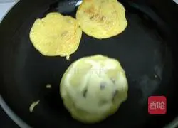 Milk Raisin Cornmeal Pancake Recipe Illustration 3