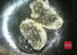 Illustration of how to make fried egg and cheese steamed buns 8