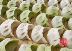 Illustration of how to make pork and fennel dumplings 16