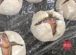 Illustration of how to make flowering steamed buns 10