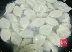 Illustration of how to make green radish and pork dumplings 9