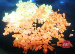 Illustration of how to make fried rice with carrots and green onions 5