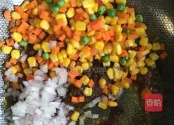 Illustration of how to make curry egg fried rice 6