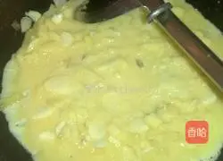 Illustration of how to make potato and egg pancakes 11