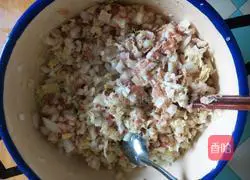 Illustration of how to make steamed dumplings stuffed with cabbage and meat 2