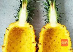 Illustration of how to make sausage and pineapple fried rice 2