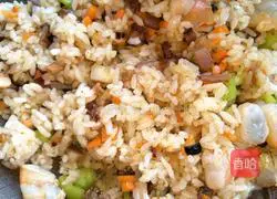 Illustration of how to make prawn fried rice 6