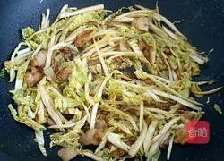 Illustration of how to make cabbage fried noodles 6