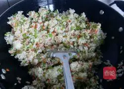 Illustration of how to make green bean fried rice 2
