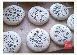 Illustration of how to make original bean dregs dough cake 10