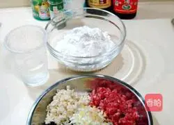 Illustration of how to make three fresh dumplings 1