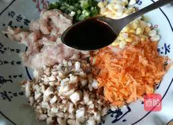 Illustration of how to make mushroom dumplings 9 