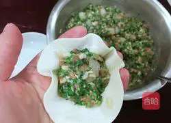 Illustration of how to make three fresh stuffed dumplings 5