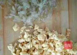 Illustration of how to make leek and egg buns 5