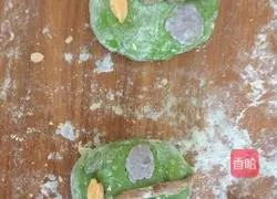 Illustration of how to make flower buns 7