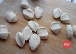 Illustration of how to make cabbage vermicelli steamed buns 6