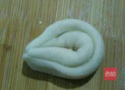 Illustration of how to make flower steamed buns 10