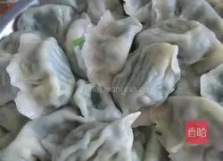 Illustration of how to make egg and leek dumplings 7