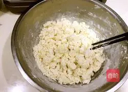 Illustration of how to make scallion oil layer cake 2