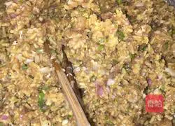 Illustration of how to make potato and pork dumplings 9