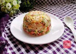 Illustration of how to make colorful egg fried rice 9