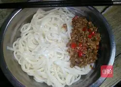Illustration of how to make spicy meat sauce noodles 9