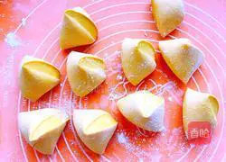 Illustration of how to make pumpkin conch steamed buns 9