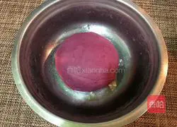 Illustration of how to make purple sweet potato blossom steamed buns 2