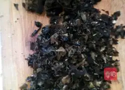 Illustration of how to make three fresh wontons 3