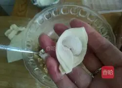 Illustration of how to make fried wontons 6