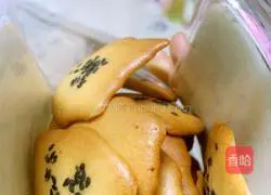 Illustration of how to make egg white sesame crispbread 9