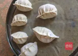 Illustration of how to make leek and egg dough dumplings 10