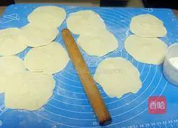 Illustration of how to make zucchini buns 9