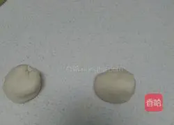 Illustration of how to make cake crust with hands 4