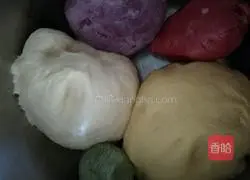 Illustration of how to make colorful large steamed buns with fennel stuffing 2
